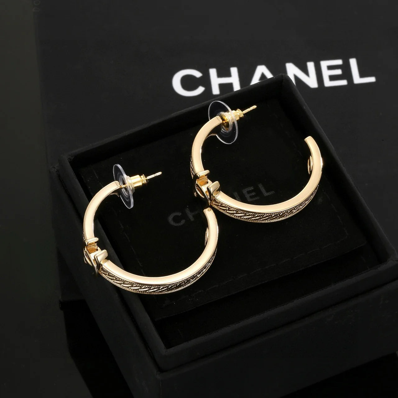 Classic and versatile celebrity stud earrings 1025030502