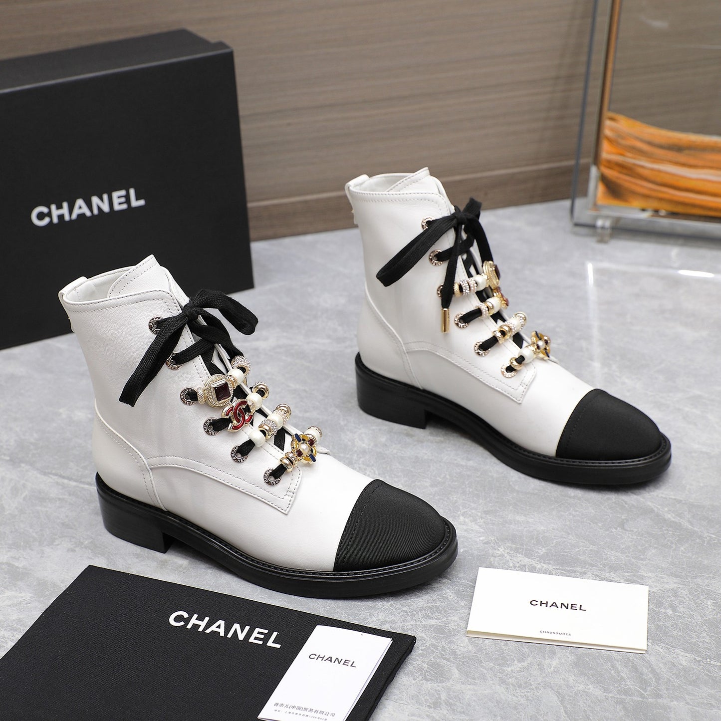 CNL24 new Martin boots decorated with double C pearl gem heavy metal buckle 0724090503