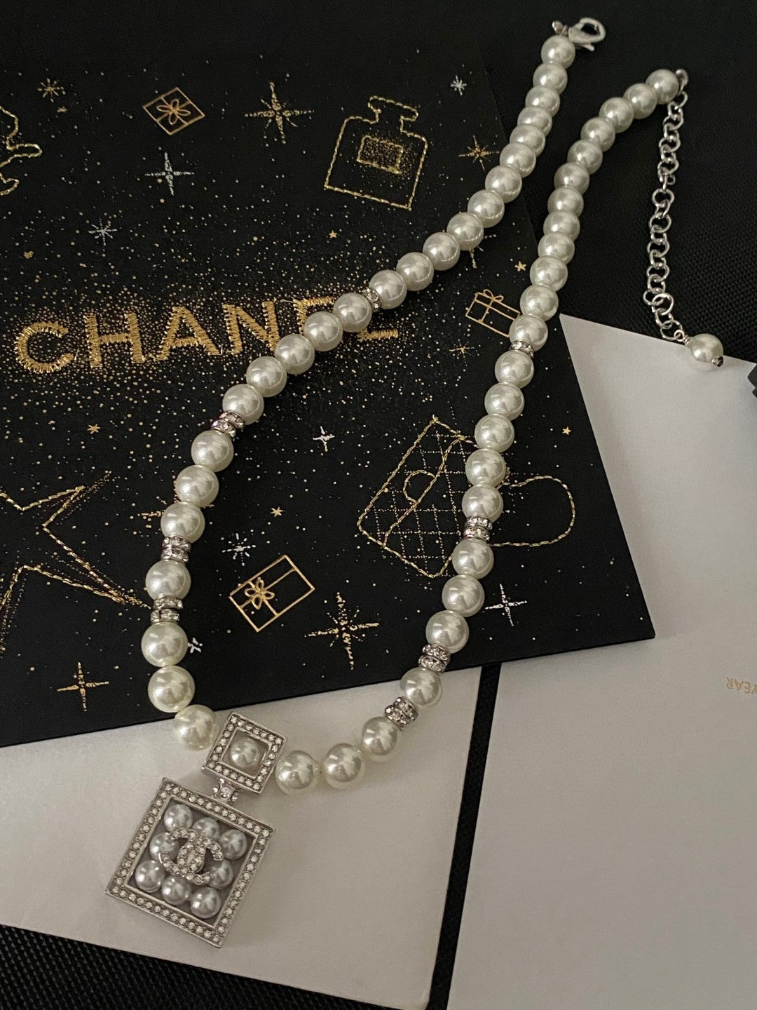 Square Pearl White Gold Diamond Square Perfume Bottle Pendant Pearl Letter Necklace 0724110602