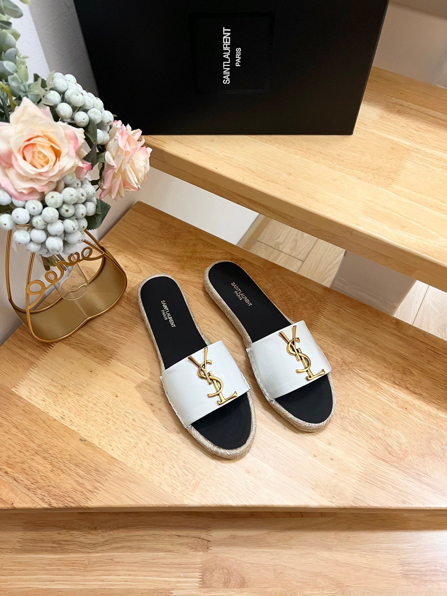 SL Fashionable Patent Leather Gold Letter LOGO Slippers 0724011103
