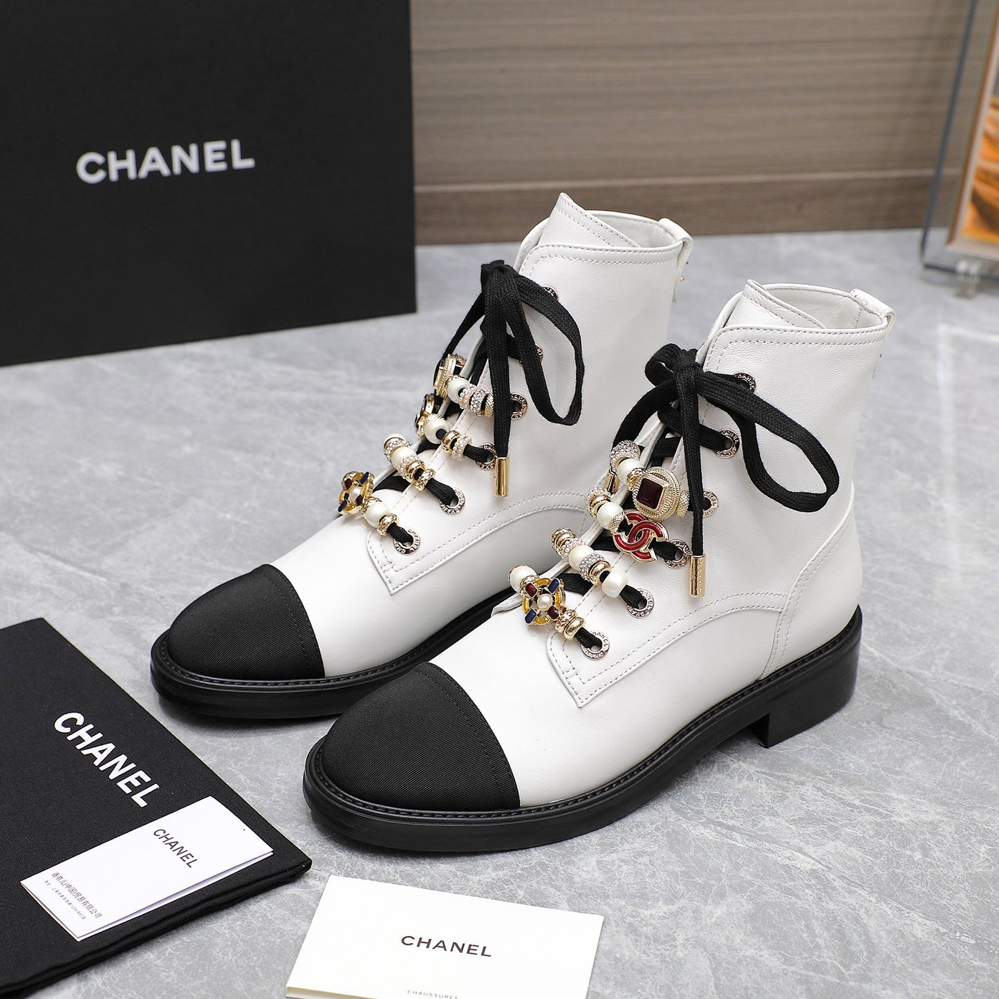 CNL24 new Martin boots decorated with double C pearl gem heavy metal buckle 0724090503