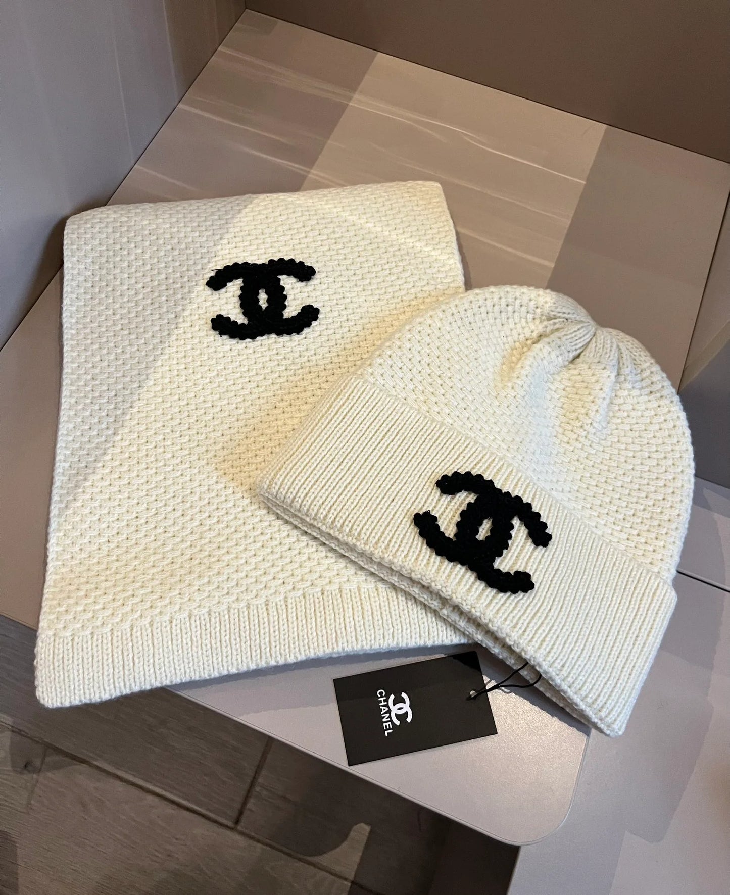 New scarf and hat set 1024101825