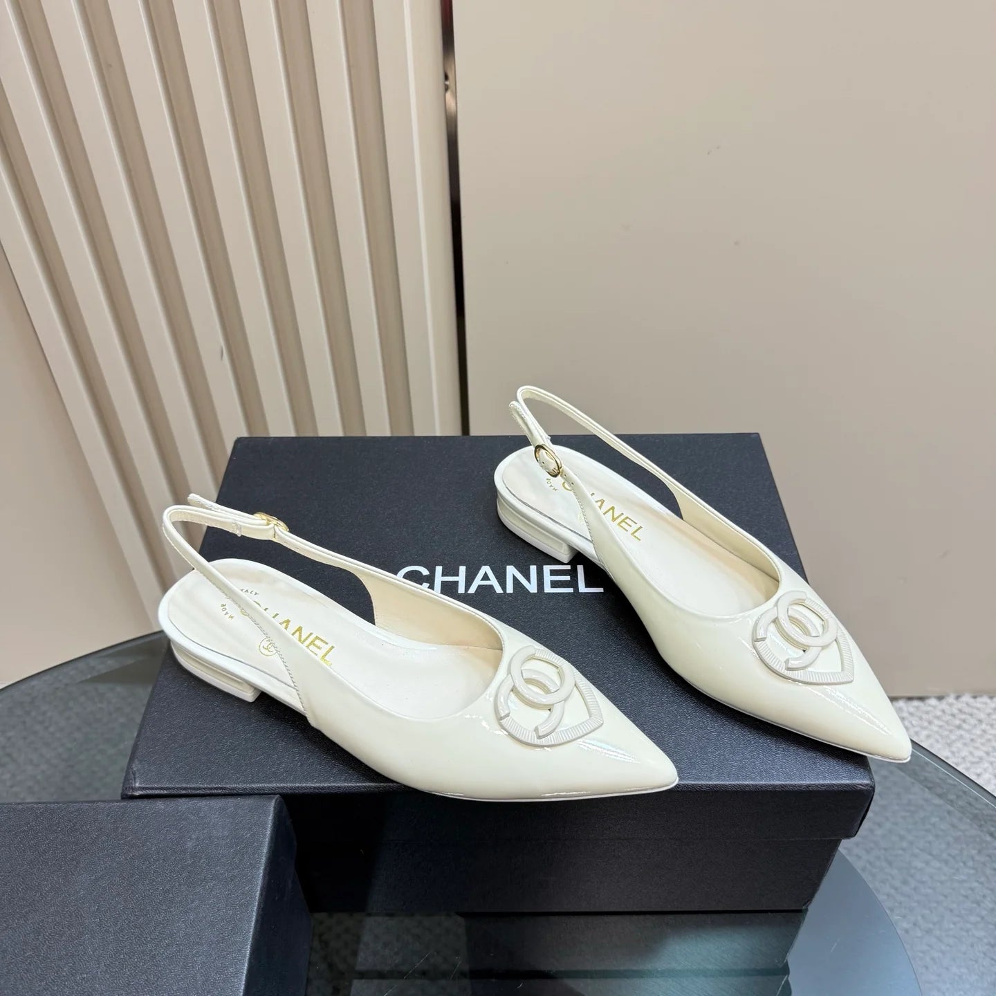 Top High-end Flat Sandals 1025030410