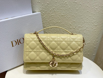 New leather handbags in five colors X083001