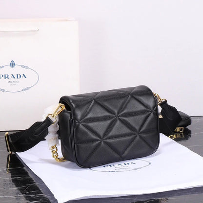 Classic and versatile crossbody bag 1024011806