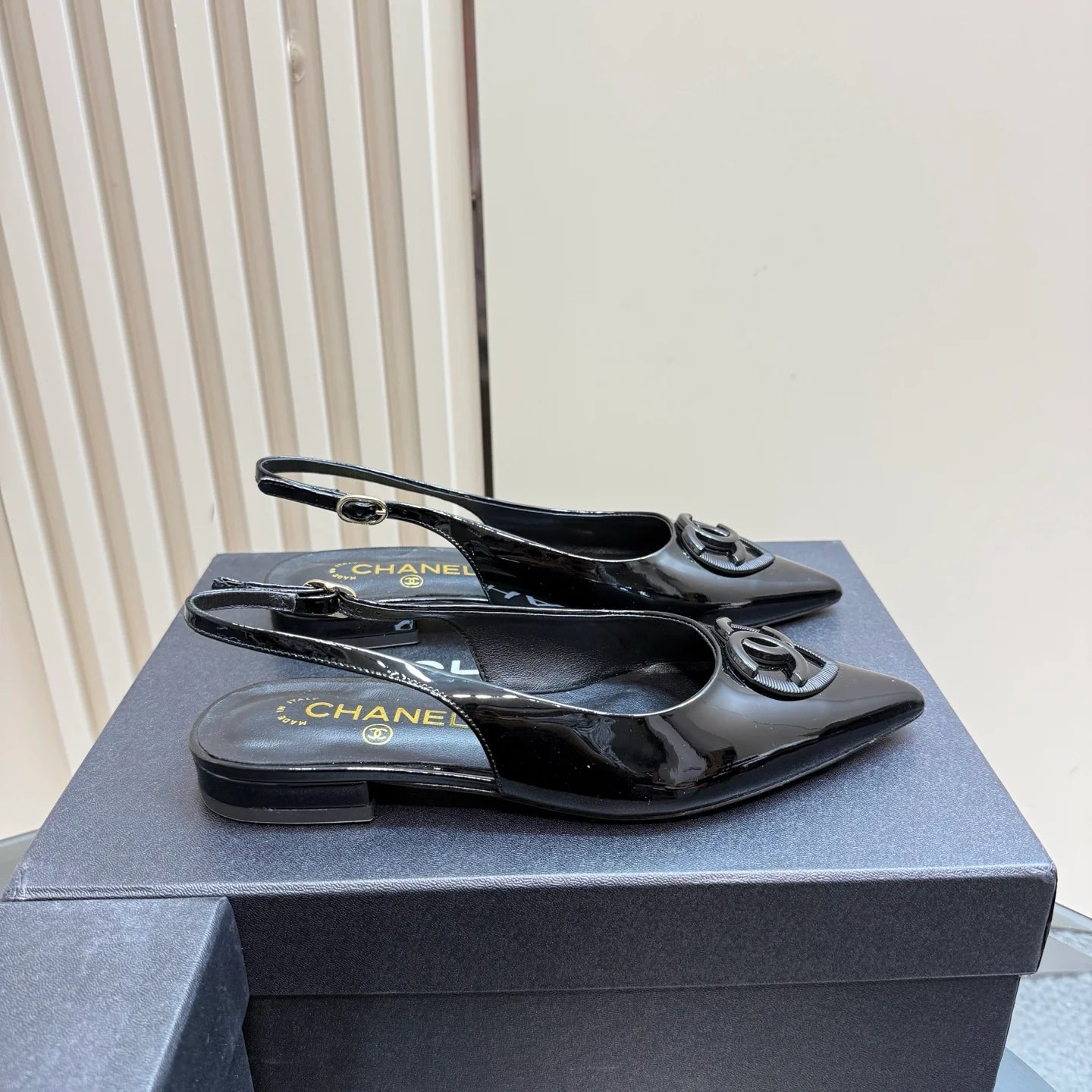 Top High-end Flat Sandals 1025030410