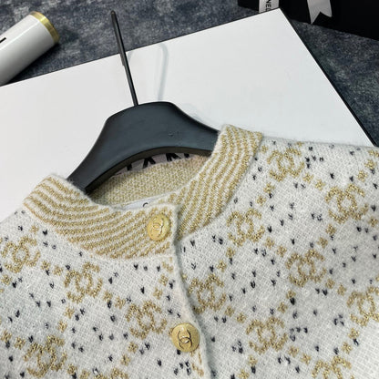CNL fashion gold thread jacquard custom gold buckle custom yarn gradient round neck long sleeve buttoned knitted sweater cardigan jacket XC0723112005