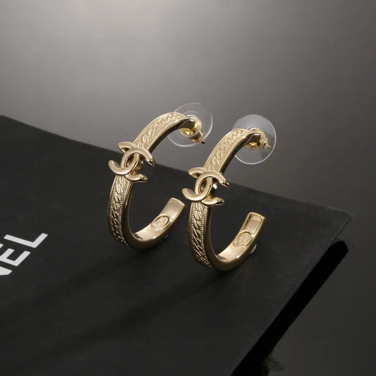 Classic and versatile celebrity stud earrings 1025030502