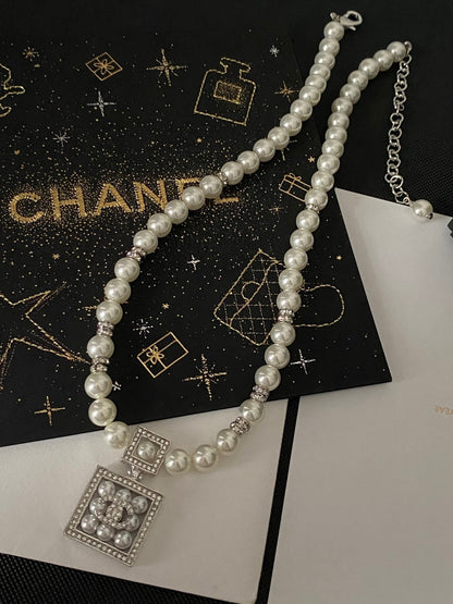 Square Pearl White Gold Diamond Square Perfume Bottle Pendant Pearl Letter Necklace 0724110602