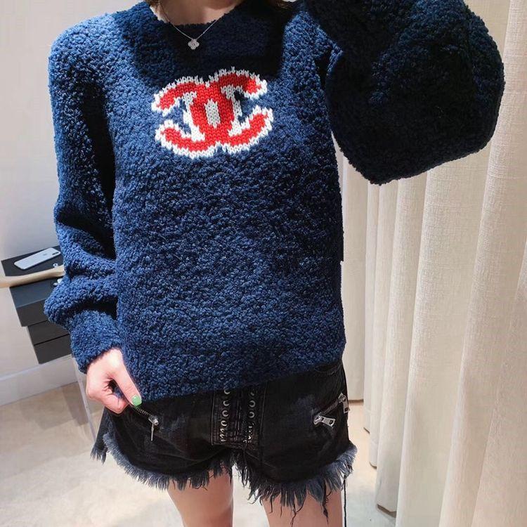 Crew Neck Lambswool Sweater 0823112808