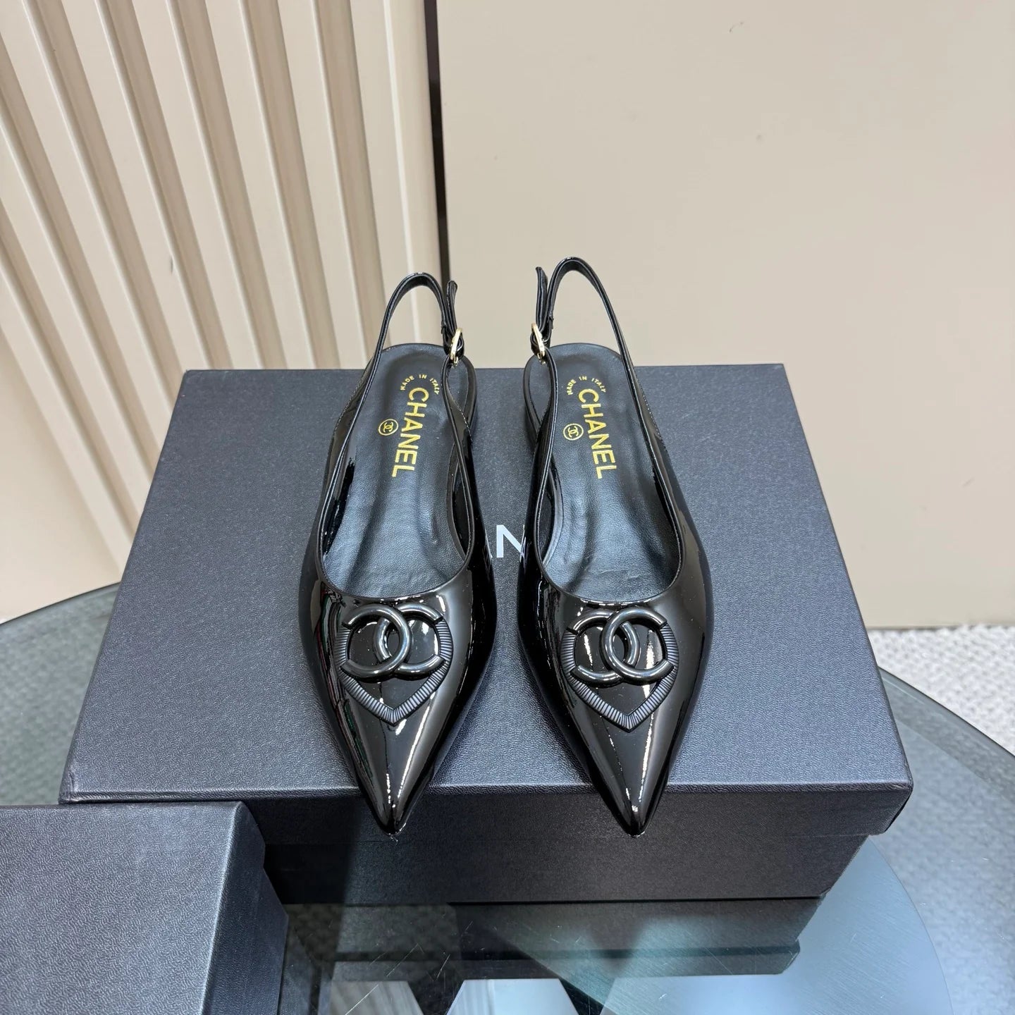 Top High-end Flat Sandals 1025030410