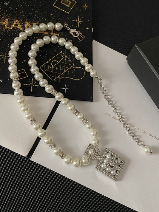 Square Pearl White Gold Diamond Square Perfume Bottle Pendant Pearl Letter Necklace 0724110602
