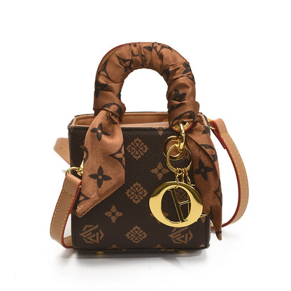 Stylish versatile shoulder bag 1025090510
